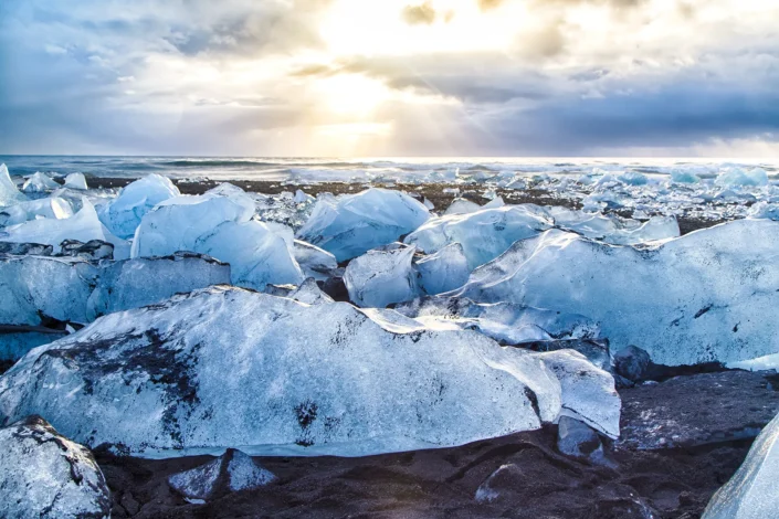 Photo des morceaux de glacier de la plage de Diamond Beach en Islande